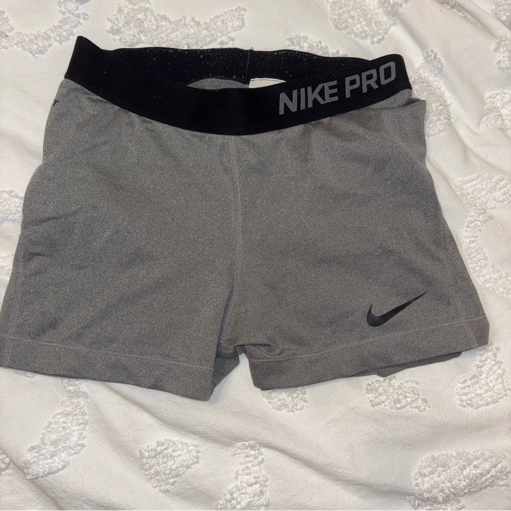 Gray Nike pro spandex